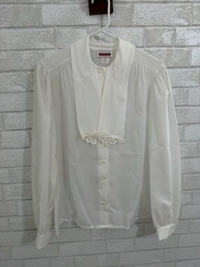 Vintage tuxedo-style blouse Judy Bond White Lace Trim Blouse Size 14 #3062